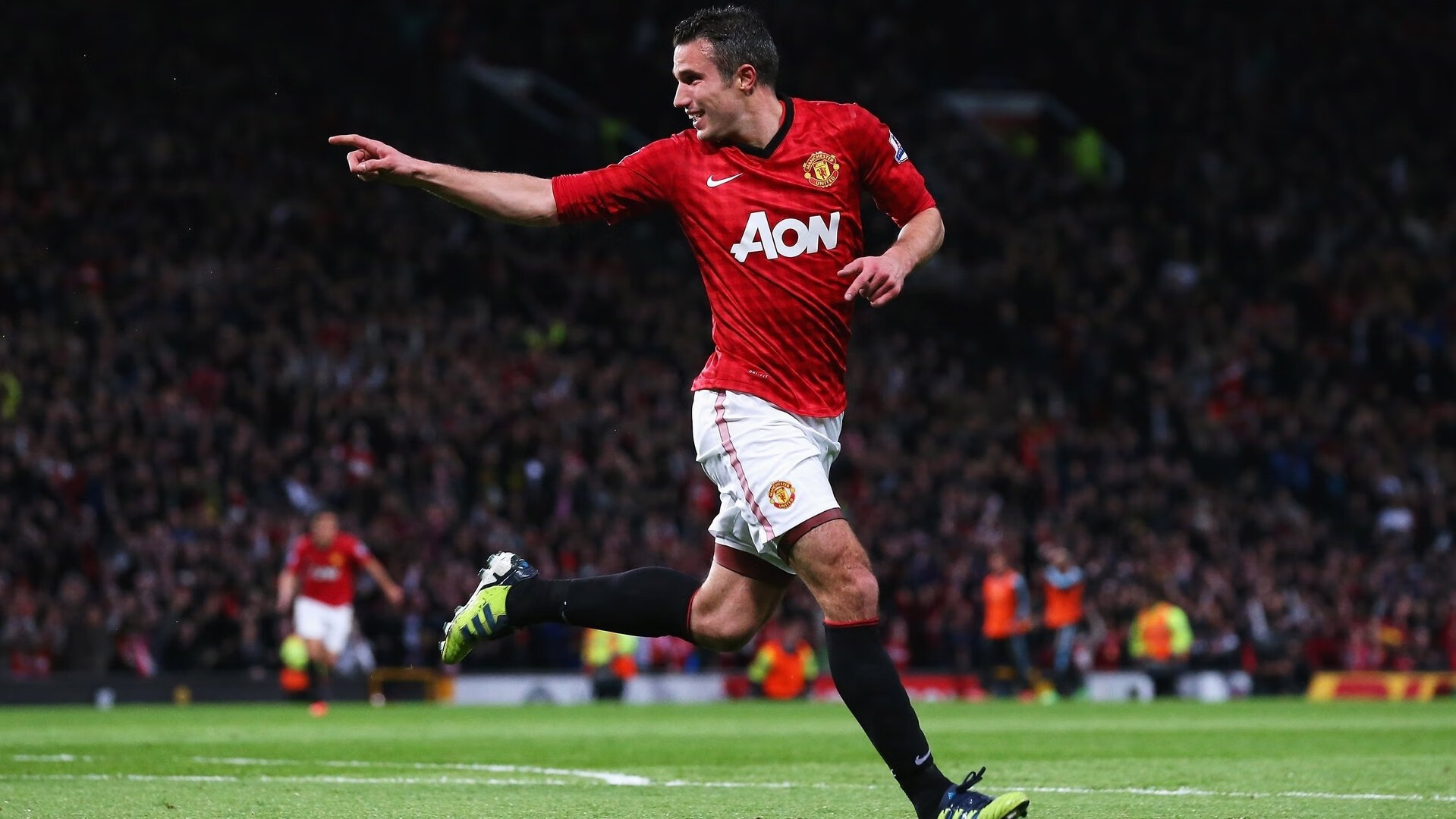 塞维利亚中场高压迫使对方失误频发，塞维利亚晋级